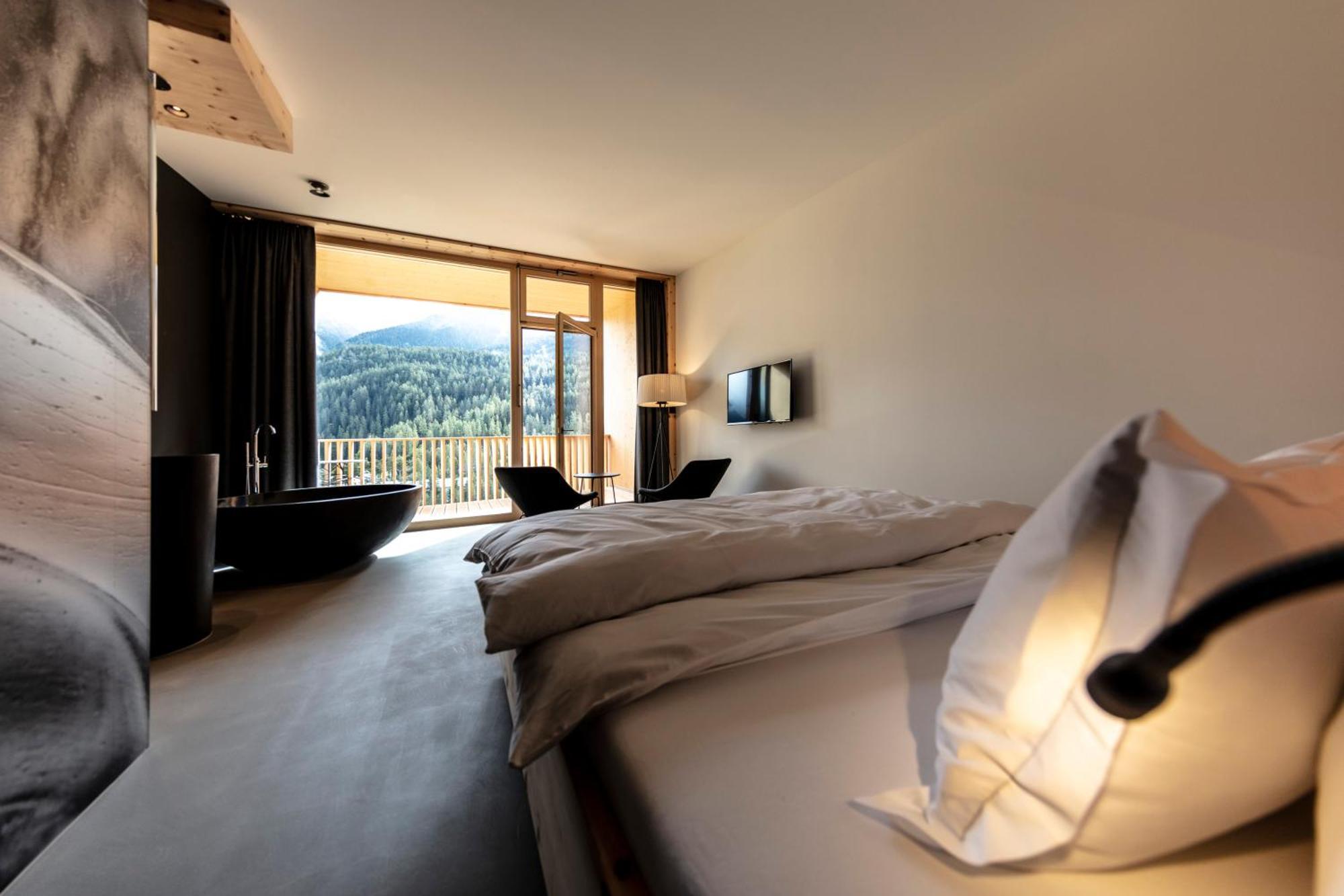 Hotel Arnica Scuol - Adults Only ภายนอก รูปภาพ