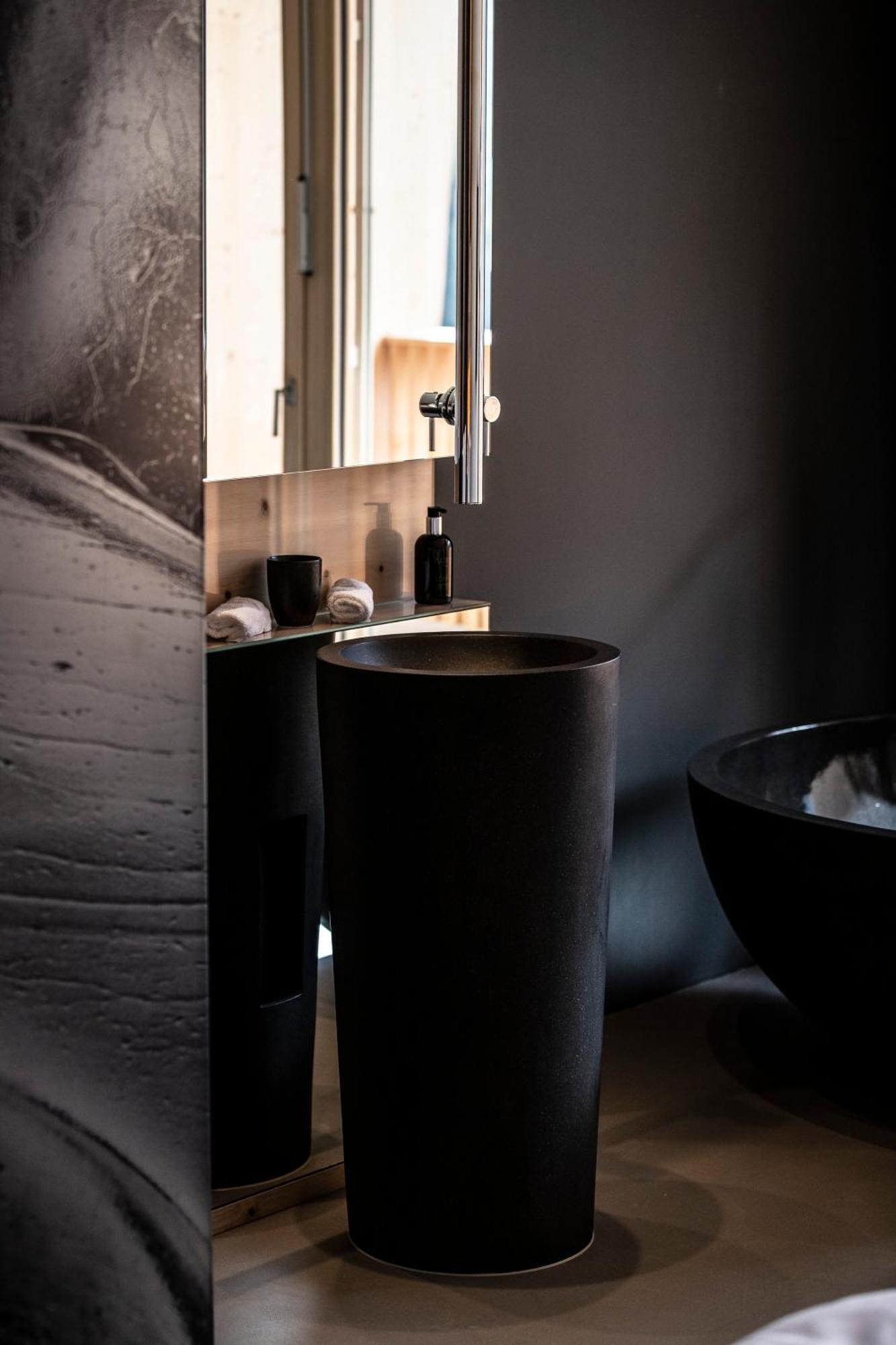 Hotel Arnica Scuol - Adults Only ภายนอก รูปภาพ