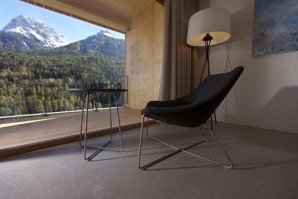 Hotel Arnica Scuol - Adults Only ภายนอก รูปภาพ